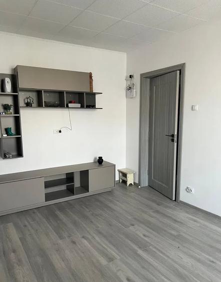 Apartament cu 2 camere semidecomandat, mobilat în Berceni
