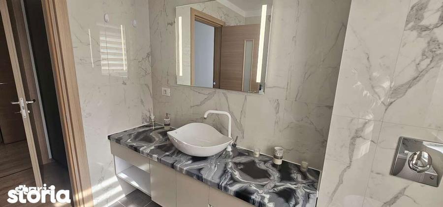 Apartament cu 3 camere, mobilat în Tractorul