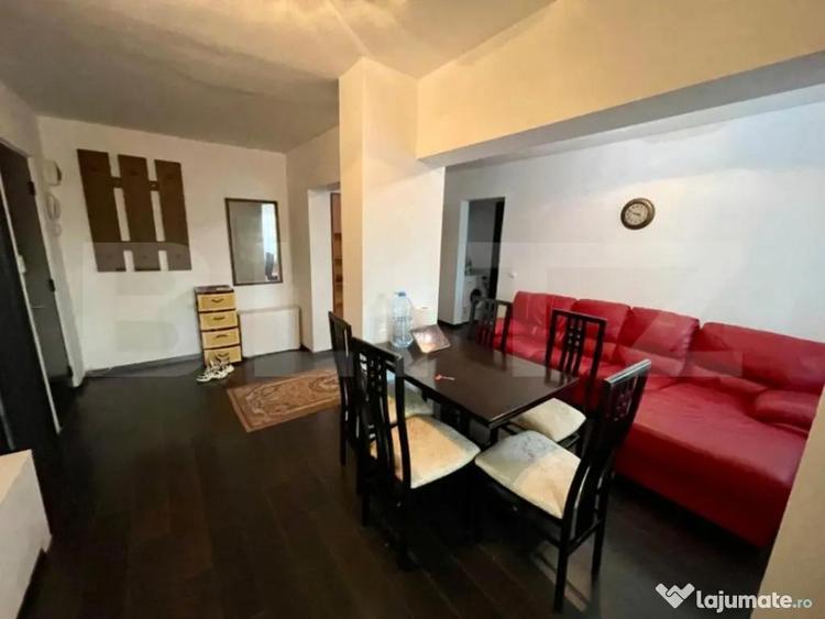 Apartament cu 3 camere decomandat, mobilat în Sărari