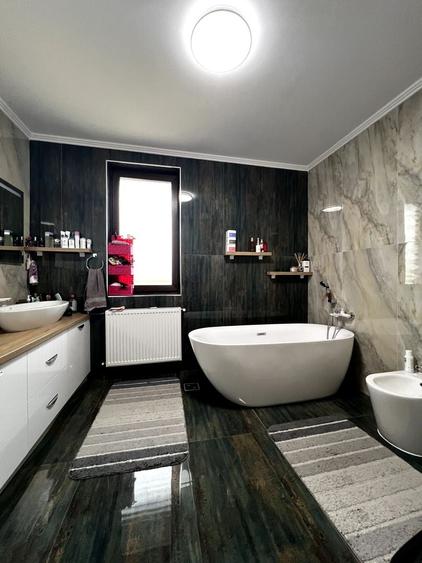 Casă individuală cu 8 camere cu Piscina în Cordău