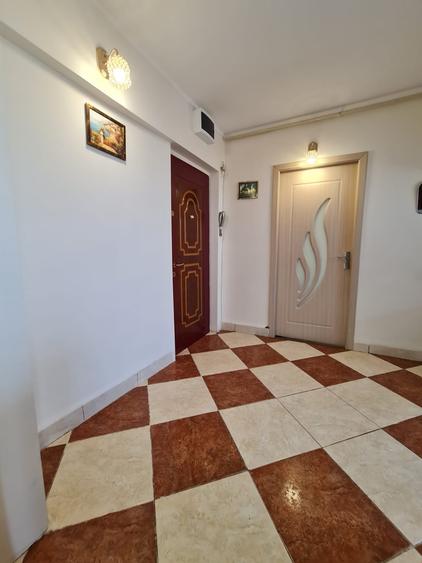 Apartament cu 2 camere semidecomandat, mobilat în Faleză
