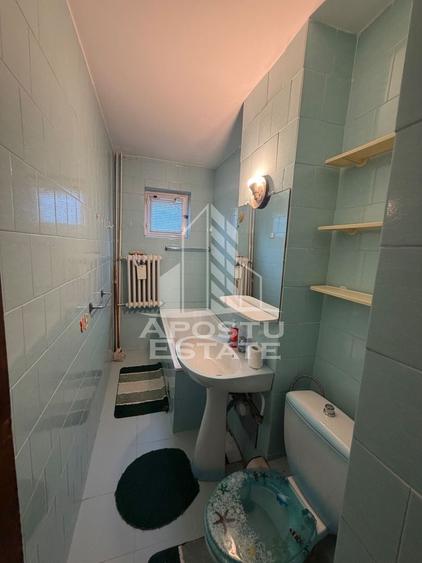 Apartament cu 3 camere semidecomandat, mobilat în Dacia