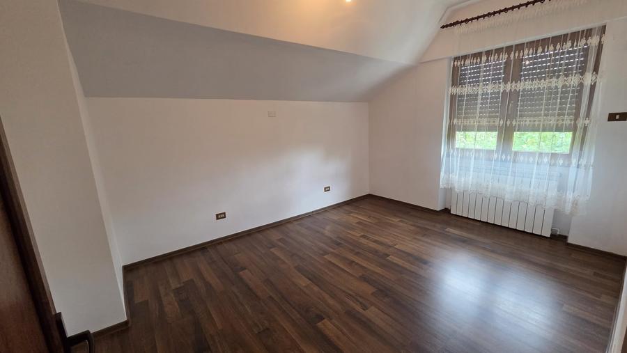 Casă individuală cu 6 camere cu Canalizare în Dancu