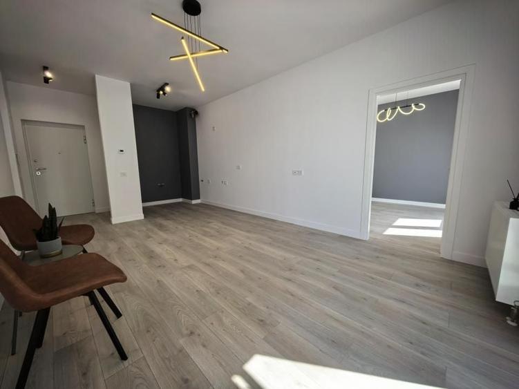 Apartament cu 3 camere semidecomandat în Baza 3
