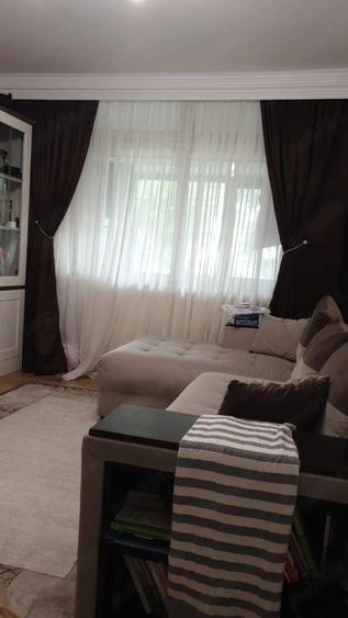 Apartament cu 3 camere decomandat în Sud