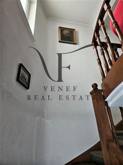 Casă individuală cu 10 camere cu Teren 234 Mp în Barbu Văcărescu
