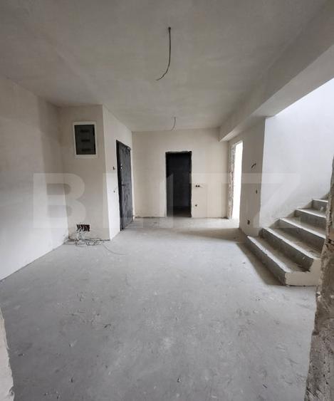 Penthouse cu 4 camere semidecomandat în Mănăștur