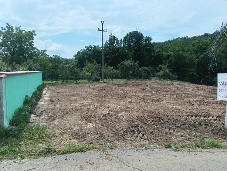 Teren intravilan de 1807 mp, în Țipărești