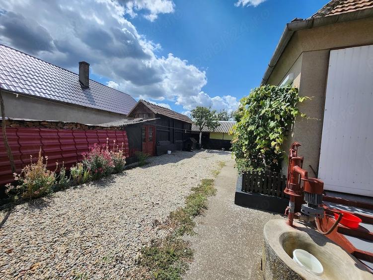 Casă cu 2 camere cu Teren 1600 Mp în Toboliu