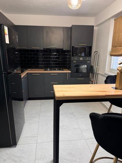 Apartament cu 2 camere decomandat, mobilat în Central