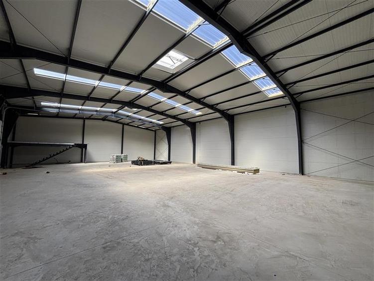 Spațiu industrial, de 1,150 mp, în Central
