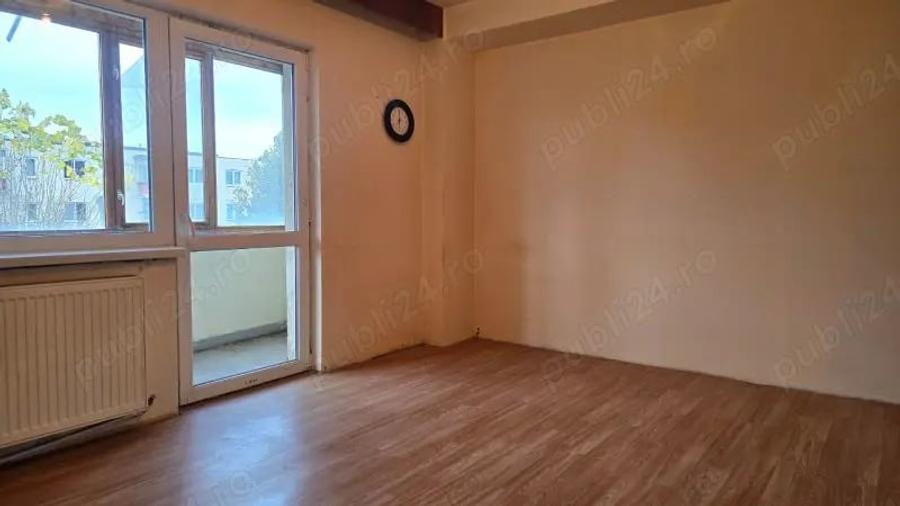 Apartament cu 3 camere decomandat în Micro 15
