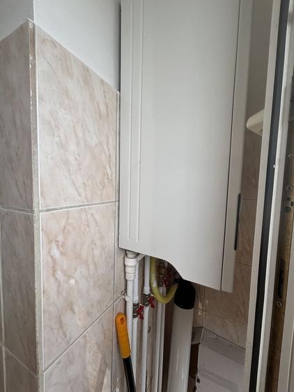 Apartament cu 3 camere decomandat în Torontalului