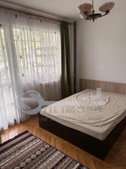 Apartament cu 3 camere semidecomandat, mobilat în Podu Roș