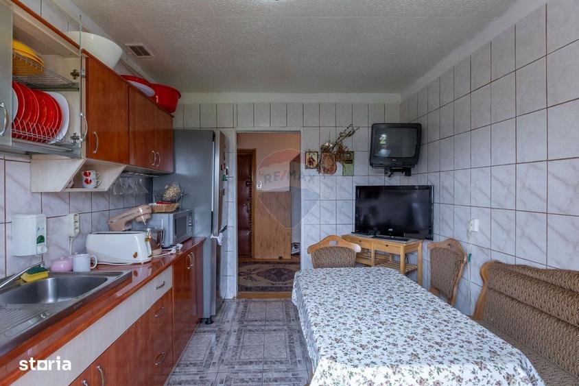 Apartament cu 3 camere decomandat, mobilat în Narcisa
