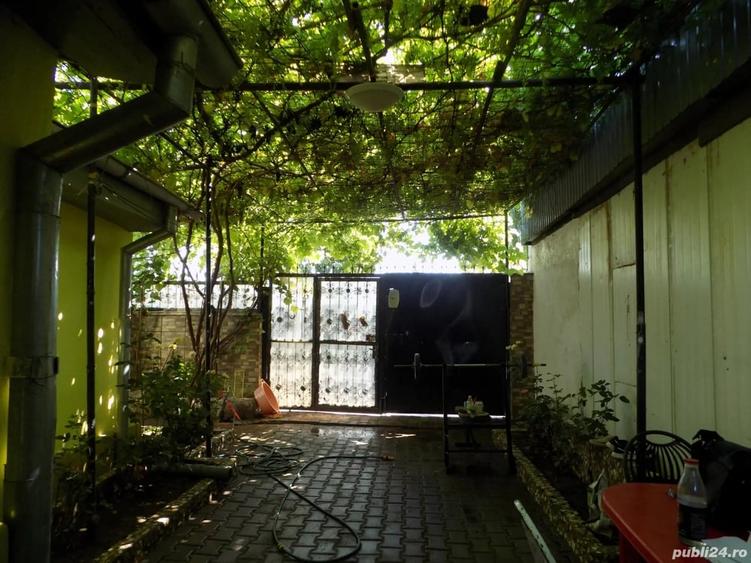 Casă cu 2 camere cu Teren 100 Mp în Central