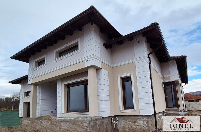 Casă individuală cu 6 camere cu Canalizare în Ciugud