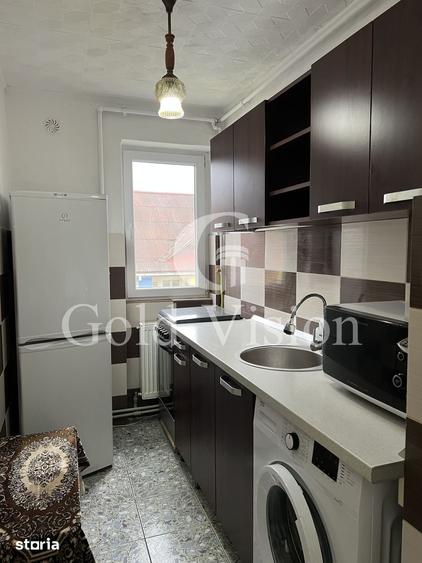 Apartament cu 3 camere semidecomandat în Central