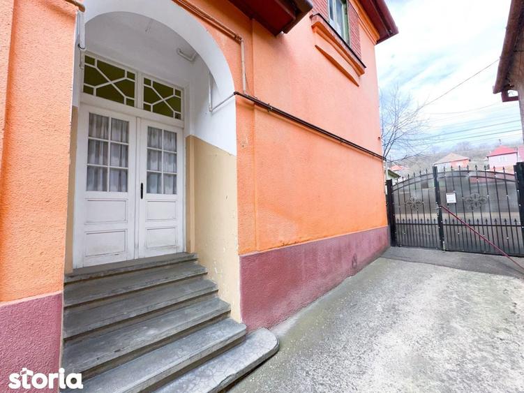 Casă cu 5 camere cu Teren 990 Mp în Central