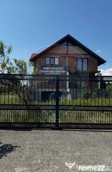 Casa / Vila cu 6 camere de vanzare - Costana (Suceava) - 1