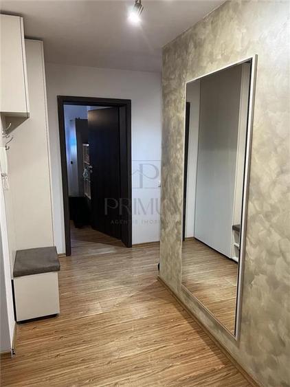 Penthouse cu 3 camere semidecomandat, mobilat în Giroc