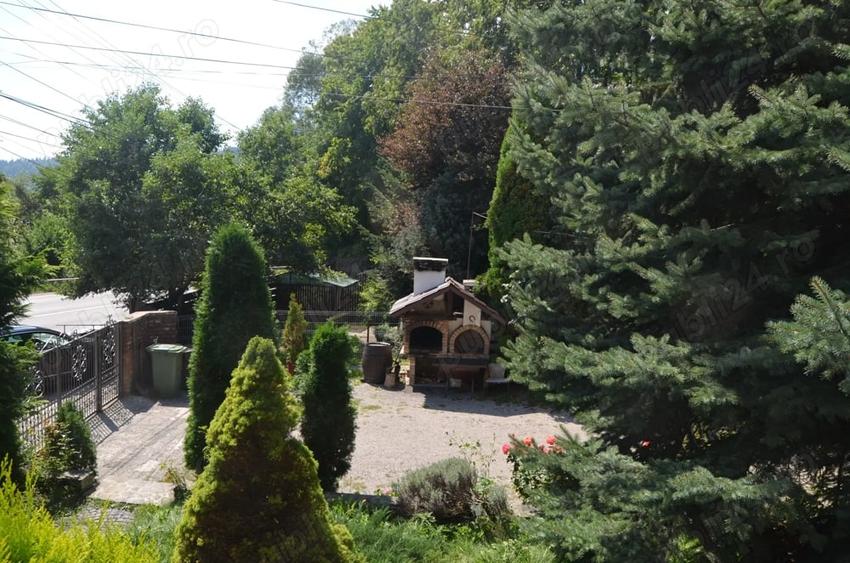 Casă cu 6 camere cu Teren 580 Mp în Valea Alba