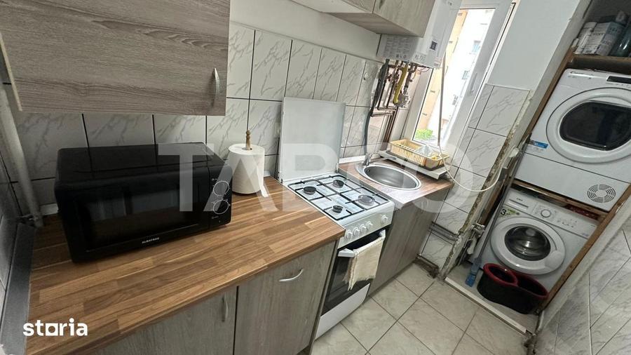 Apartament cu 3 camere semidecomandat, mobilat în Mihai Viteazul