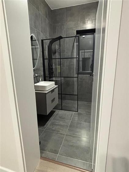 Apartament cu 3 camere semidecomandat, mobilat în Hipodrom 3