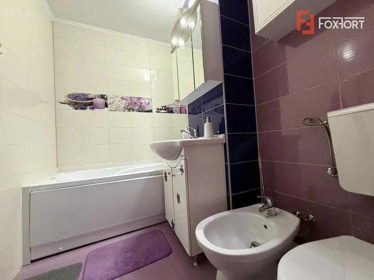 Apartament cu 3 camere decomandat în Torontalului