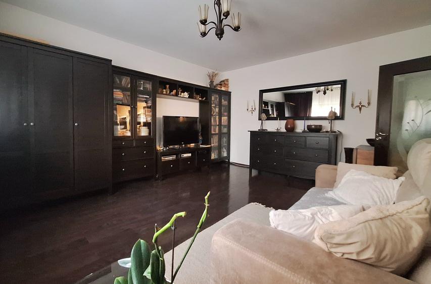 Apartament cu 3 camere decomandat, mobilat în 13 Septembrie