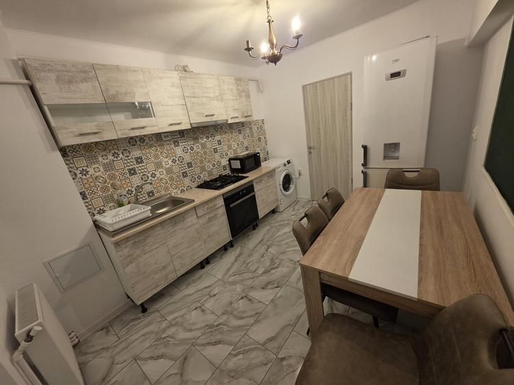 Apartament cu 3 camere decomandat în Central