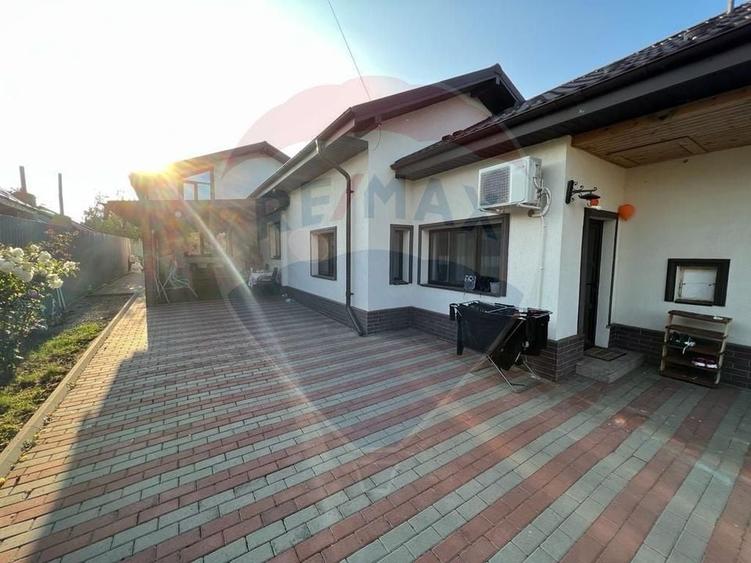 Casă cu 4 camere cu Teren 899 Mp în Grebănu