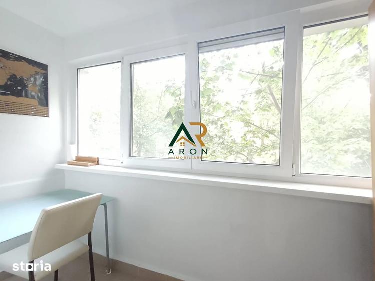 Apartament cu 3 camere semidecomandat, mobilat în Dristor