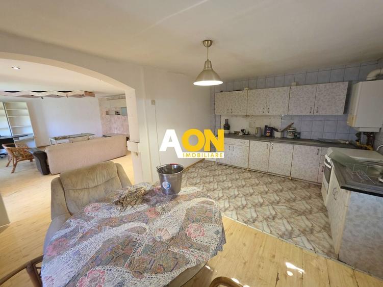 Casă individuală cu 3 camere cu Canalizare în Central