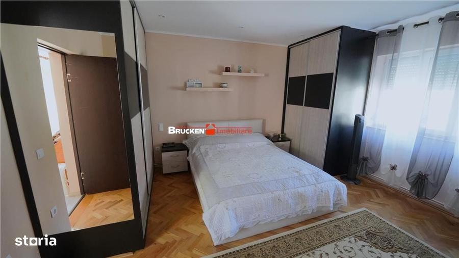Casă cu 4 camere în Călugări