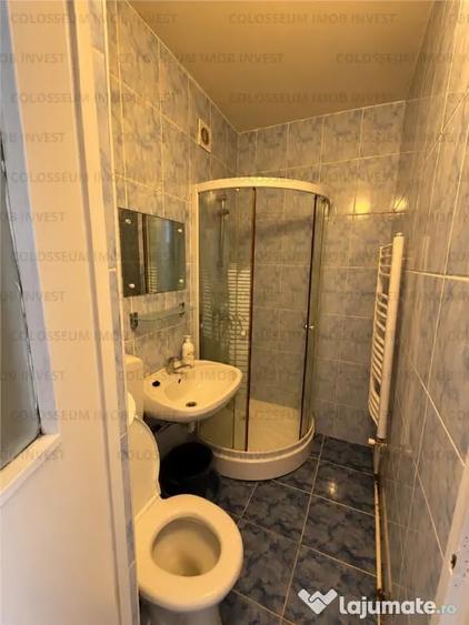 Apartament cu 3 camere semidecomandat în Florilor