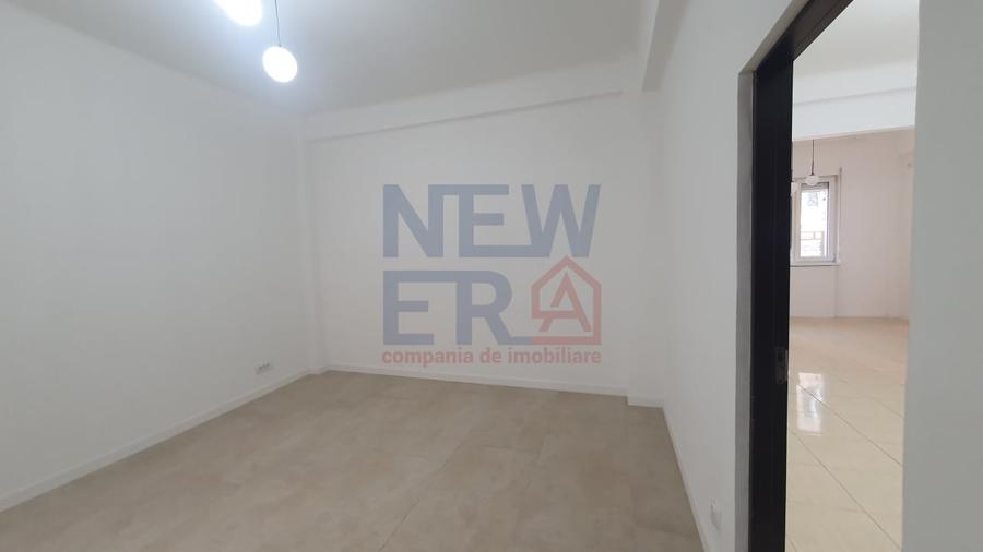 Apartament cu 4 camere decomandat în Romană