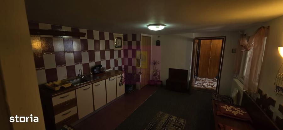 Casă cu 6 camere cu Teren 150 Mp în Central