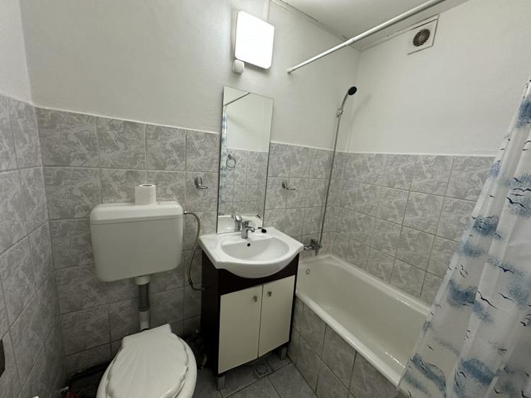 Garsonieră decomandată, mobilată în Cetate