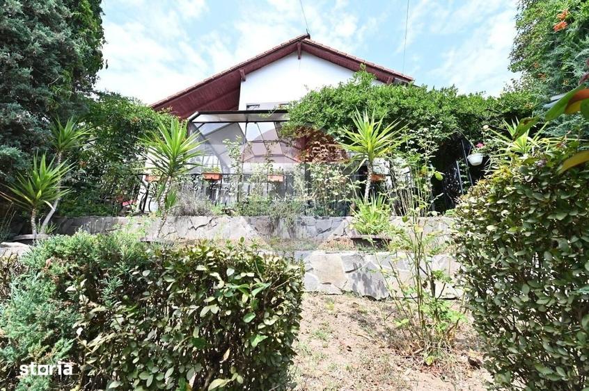 Casă cu 4 camere în Leamna de Jos