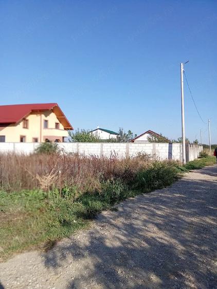Teren de 1300 mp, în Periș