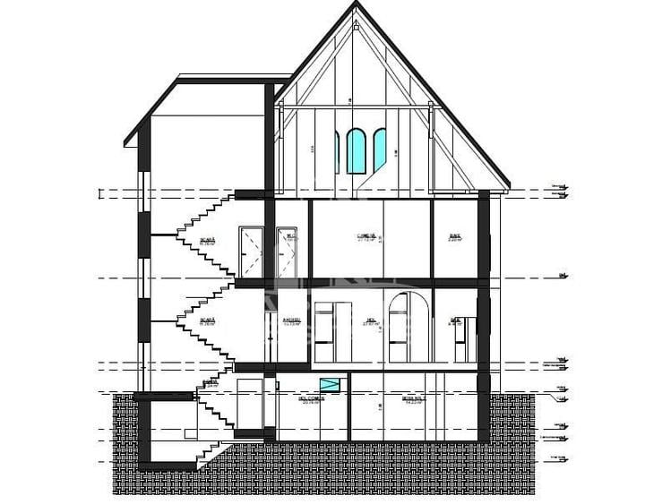 Casă individuală cu 13 camere cu Canalizare în Ultracentral