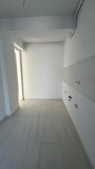 Apartament cu 3 camere semidecomandat în Albert
