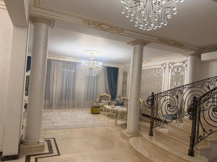 Casă individuală cu 8 camere cu Canalizare în Fundeni