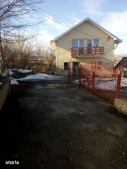 Casă cu 5 camere cu Teren 1000 Mp în Central