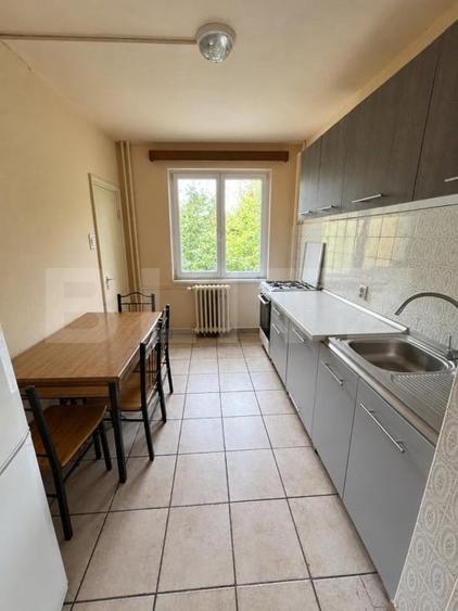 Apartament cu 3 camere decomandat, mobilat în Central