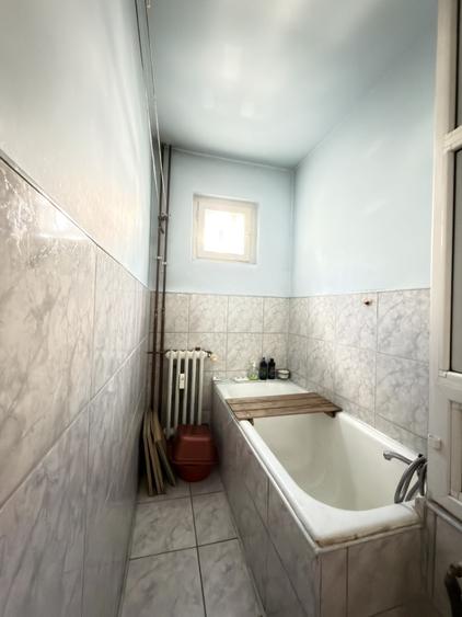 Apartament cu 3 camere nedecomandat în Dacia