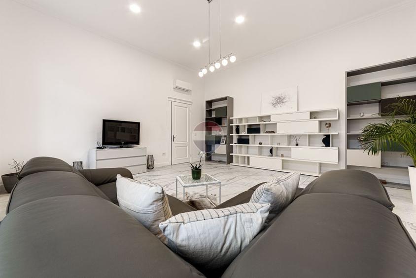 Apartament cu 3 camere semidecomandat, mobilat în Ultracentral