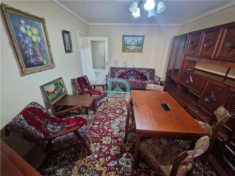 Apartament cu 3 camere decomandat, mobilat în Tractorul