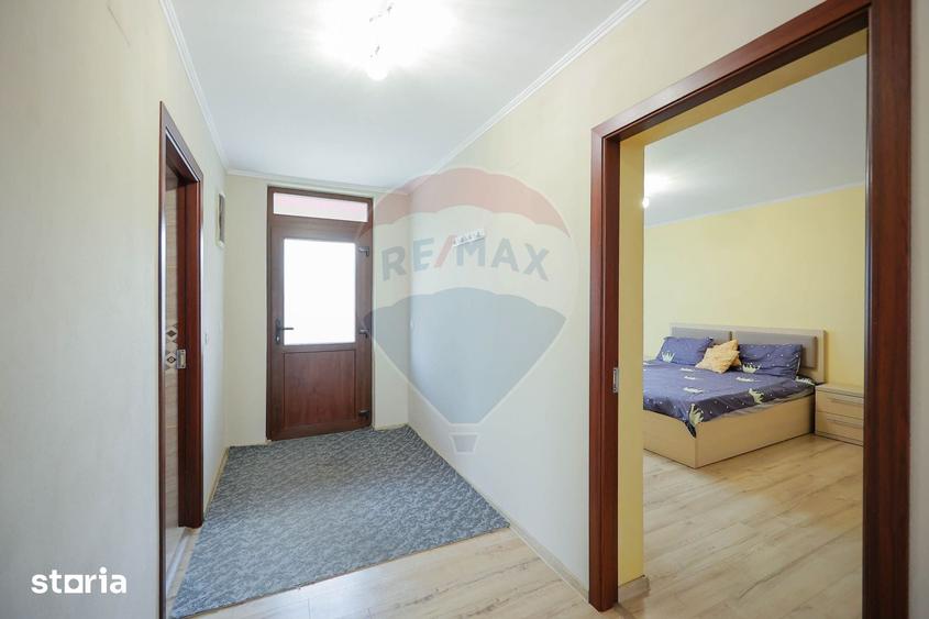 Casă cu 7 camere cu Teren 600 Mp în Sânmartin